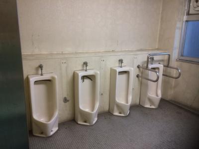 改修前の男子トイレ（例）