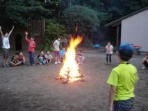 7月のネイチャーグループでのキャンプファイアーの写真