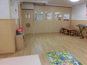 太陽の子町田駅前保育園の2歳児保育室の写真