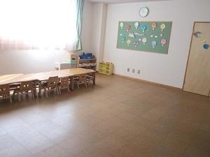 施設内の2歳児保育室の写真