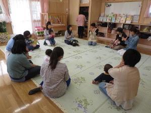 市立山崎保育園で子育てひろばを開催している写真