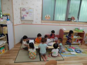 こっこのもり保育園の2歳児保育室の写真